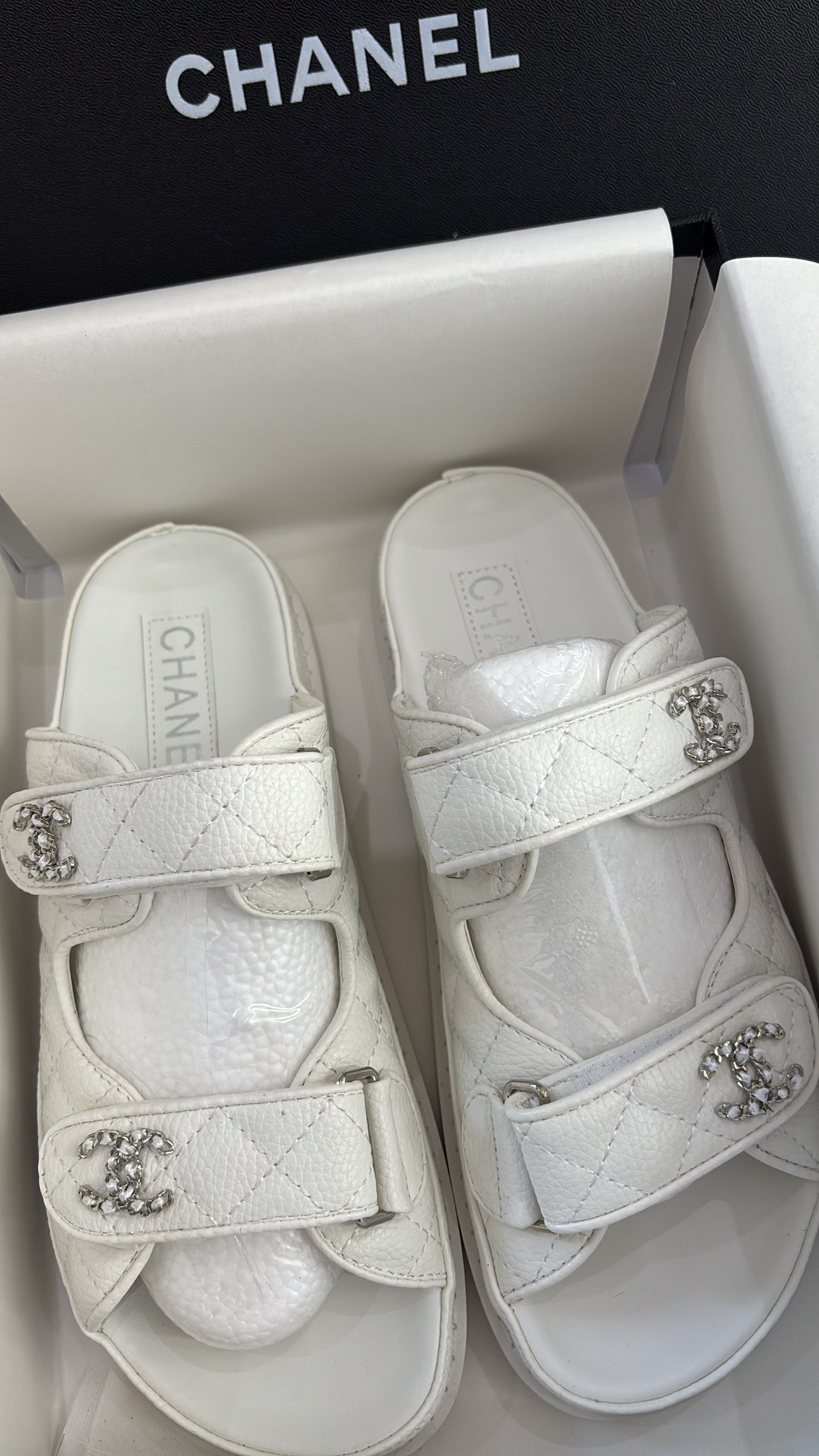 White c sandals size 5.5 comes with box -Rg