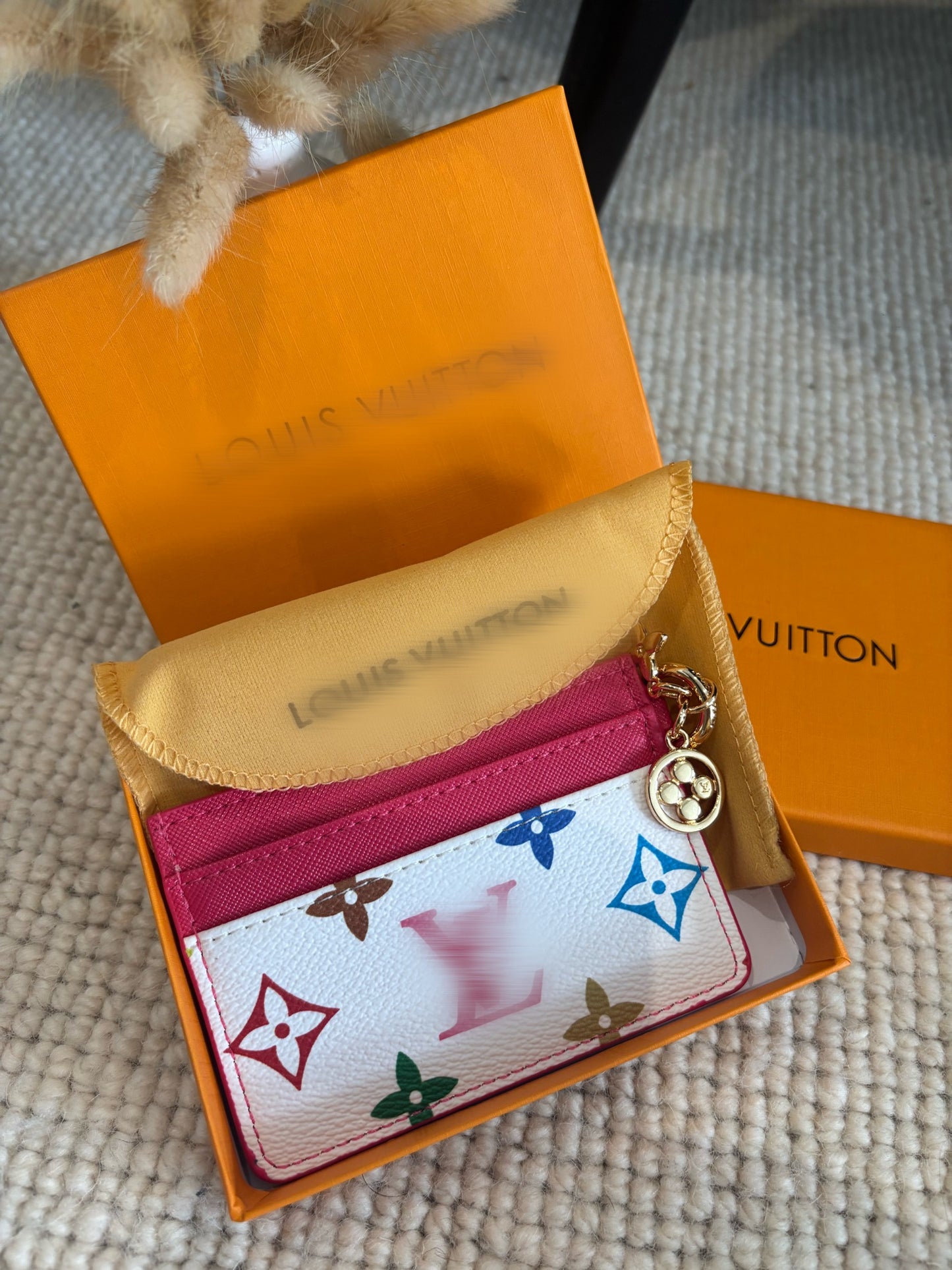 Hot pink and rainbow flower card holder comes with box -Rg