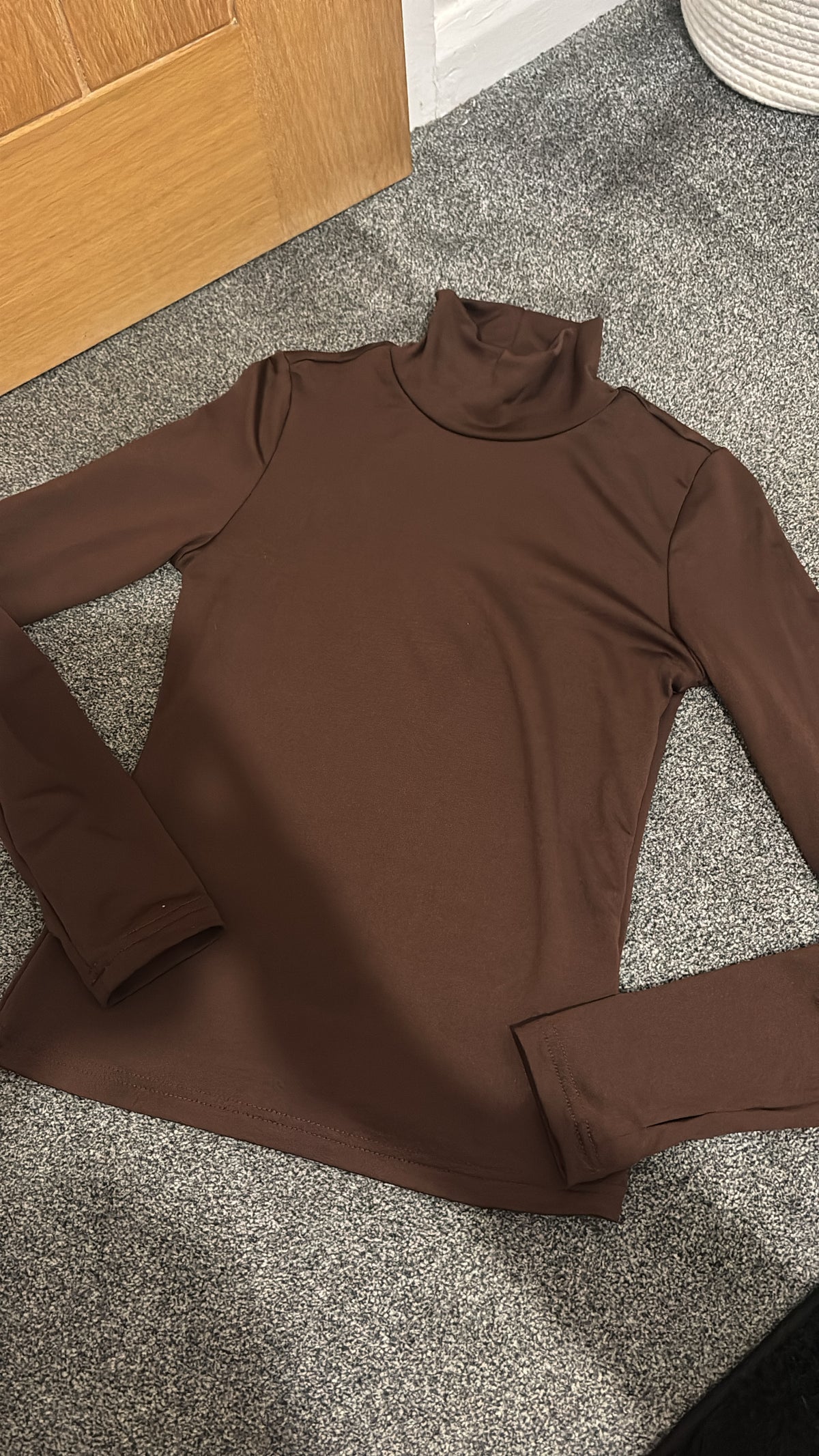 Brown long sleeve top pre loved size small -Rg