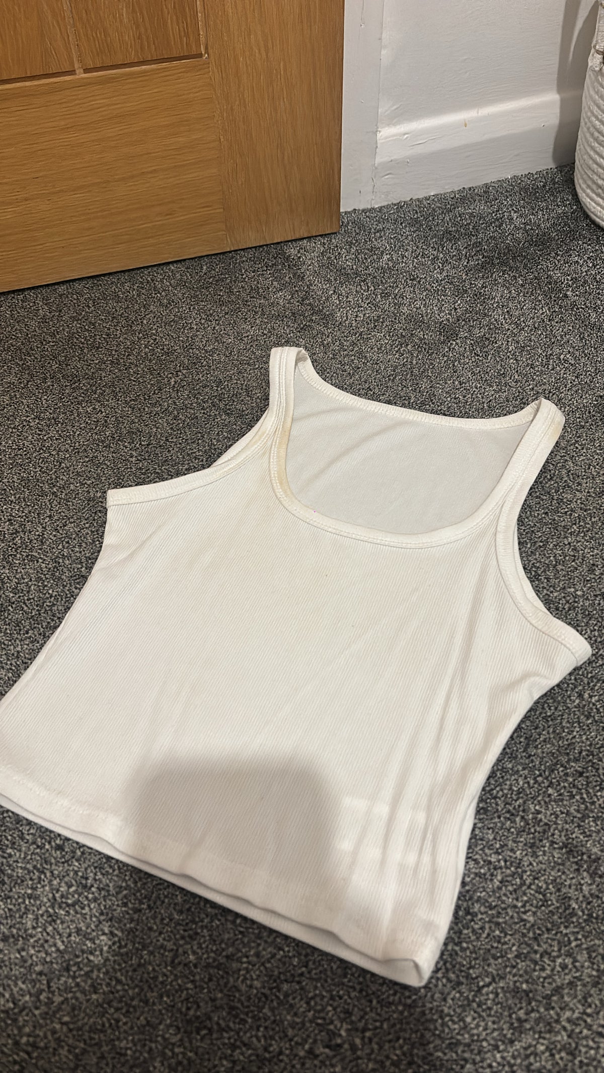 White vest top pre loved size small -Rg