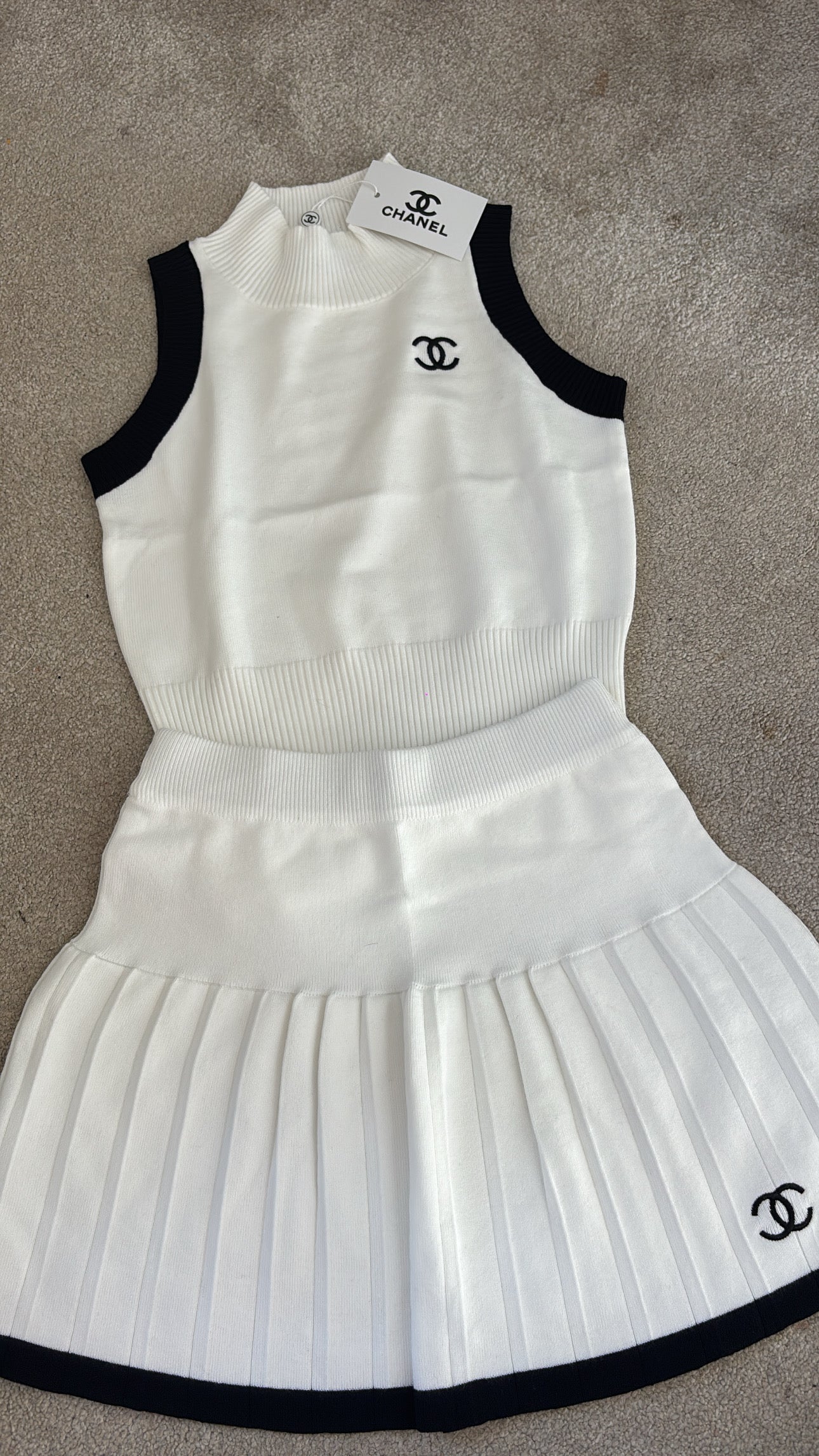 White top and skirt set c size small -Rg
