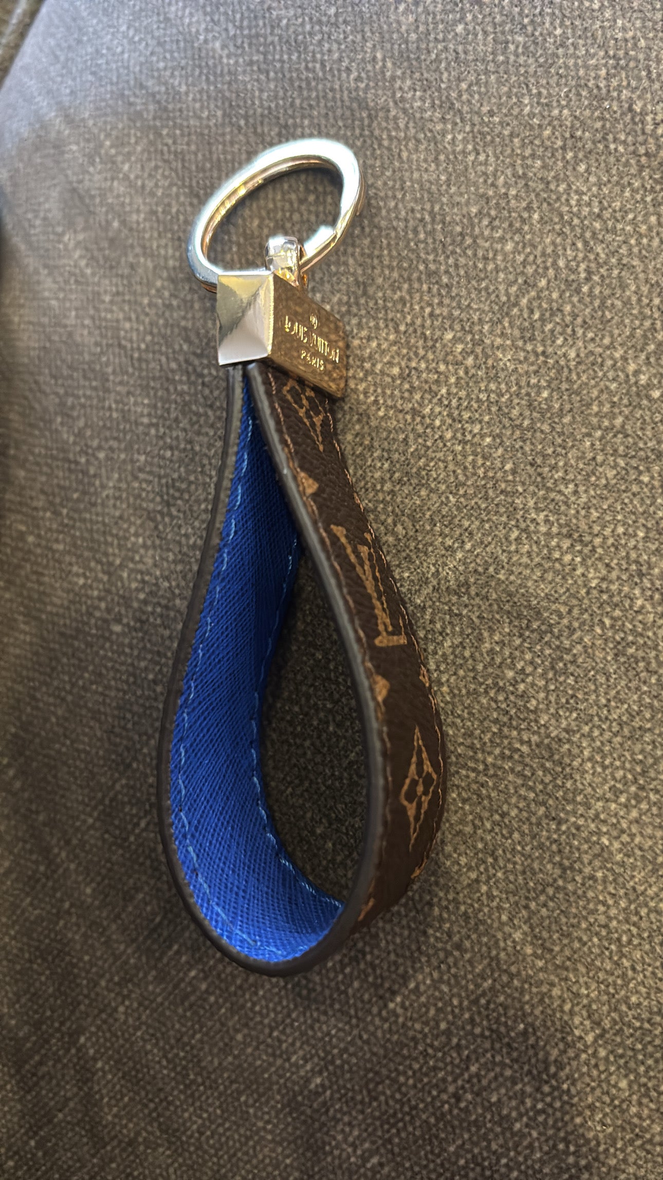 Brown flower with royal blue key chain -Rg