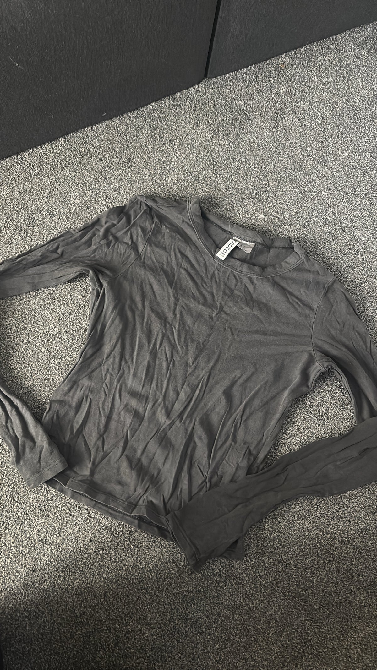 Grey long sleeve top size small pre loved-Rg