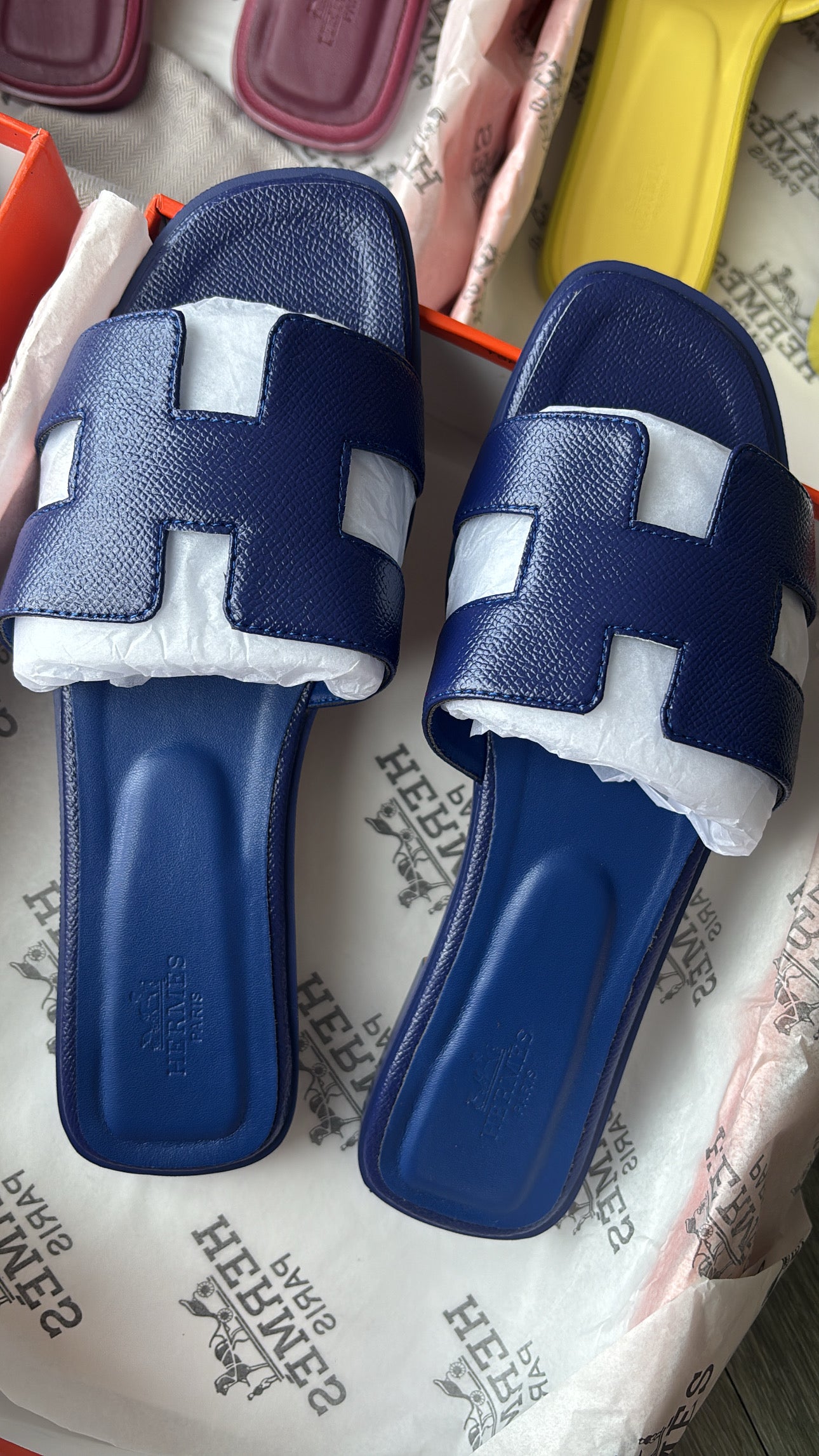 Royal blue H Slidders size 5 comes with box -Rg