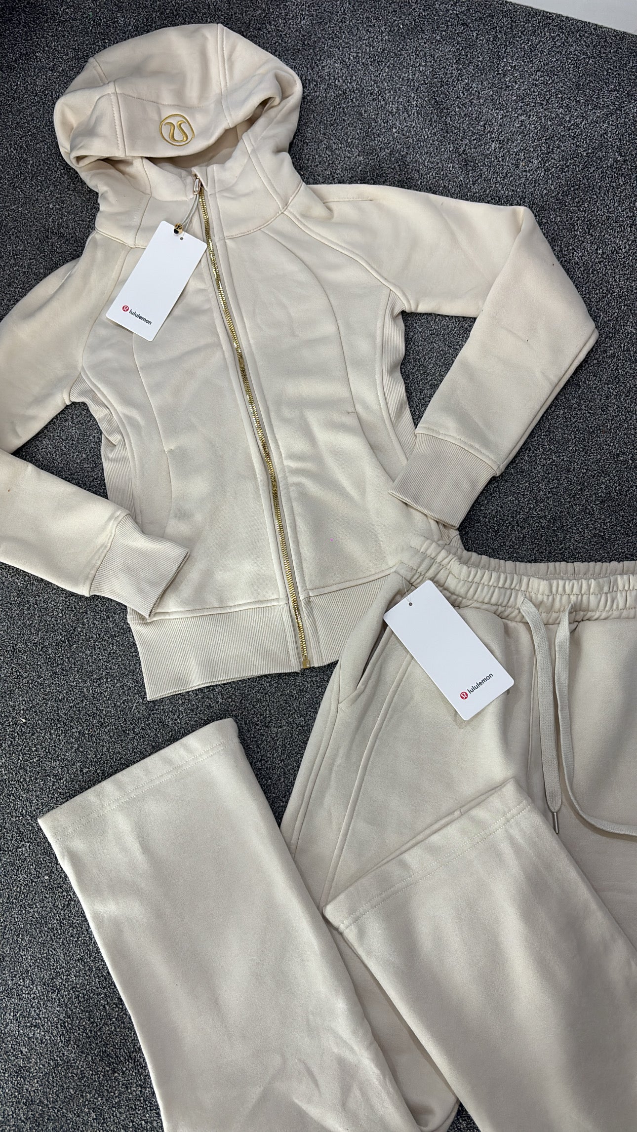 Beige and gold lulu tracksuit -Rg