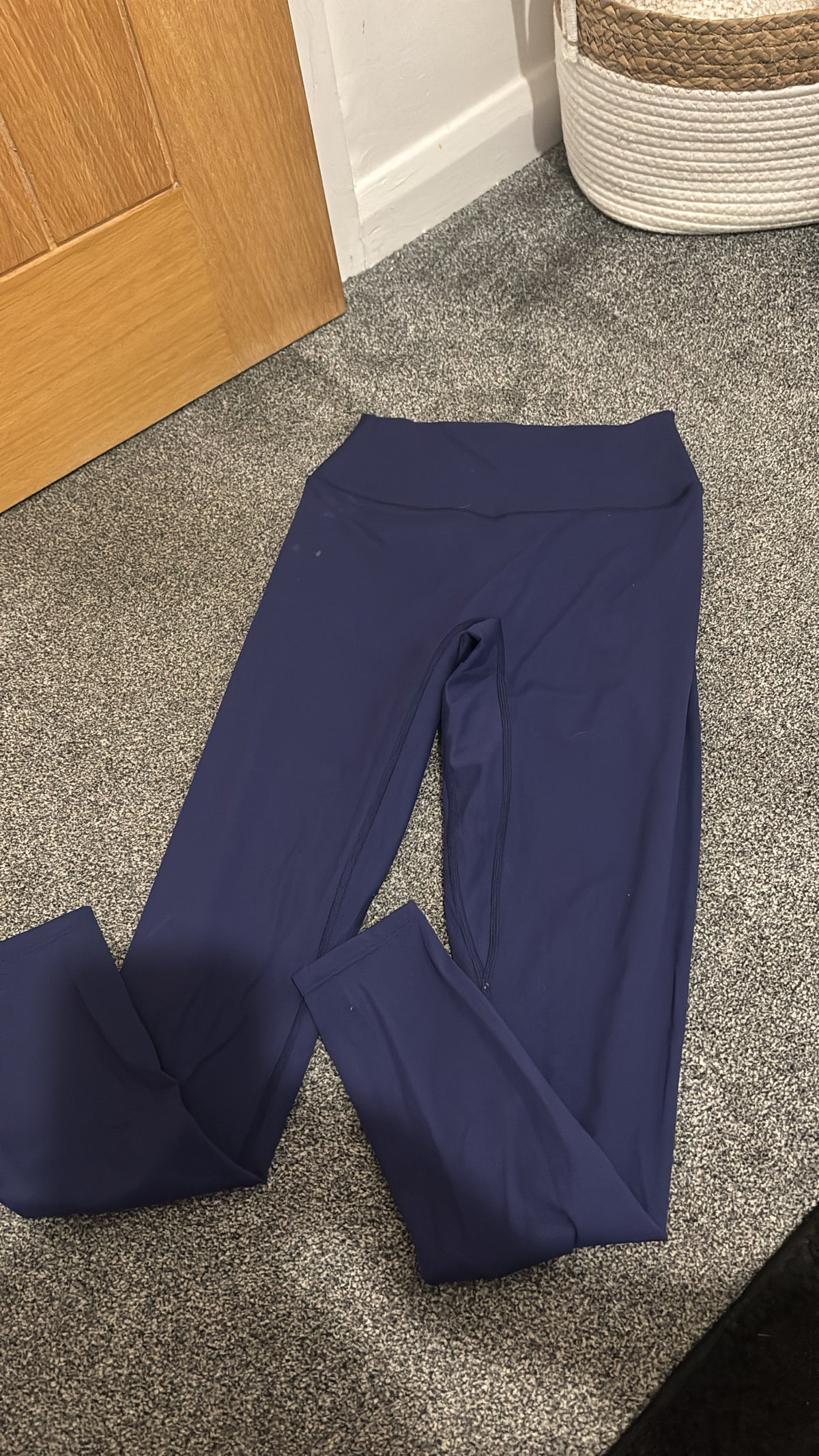 Navy blue leggings pre loved size small -Rg