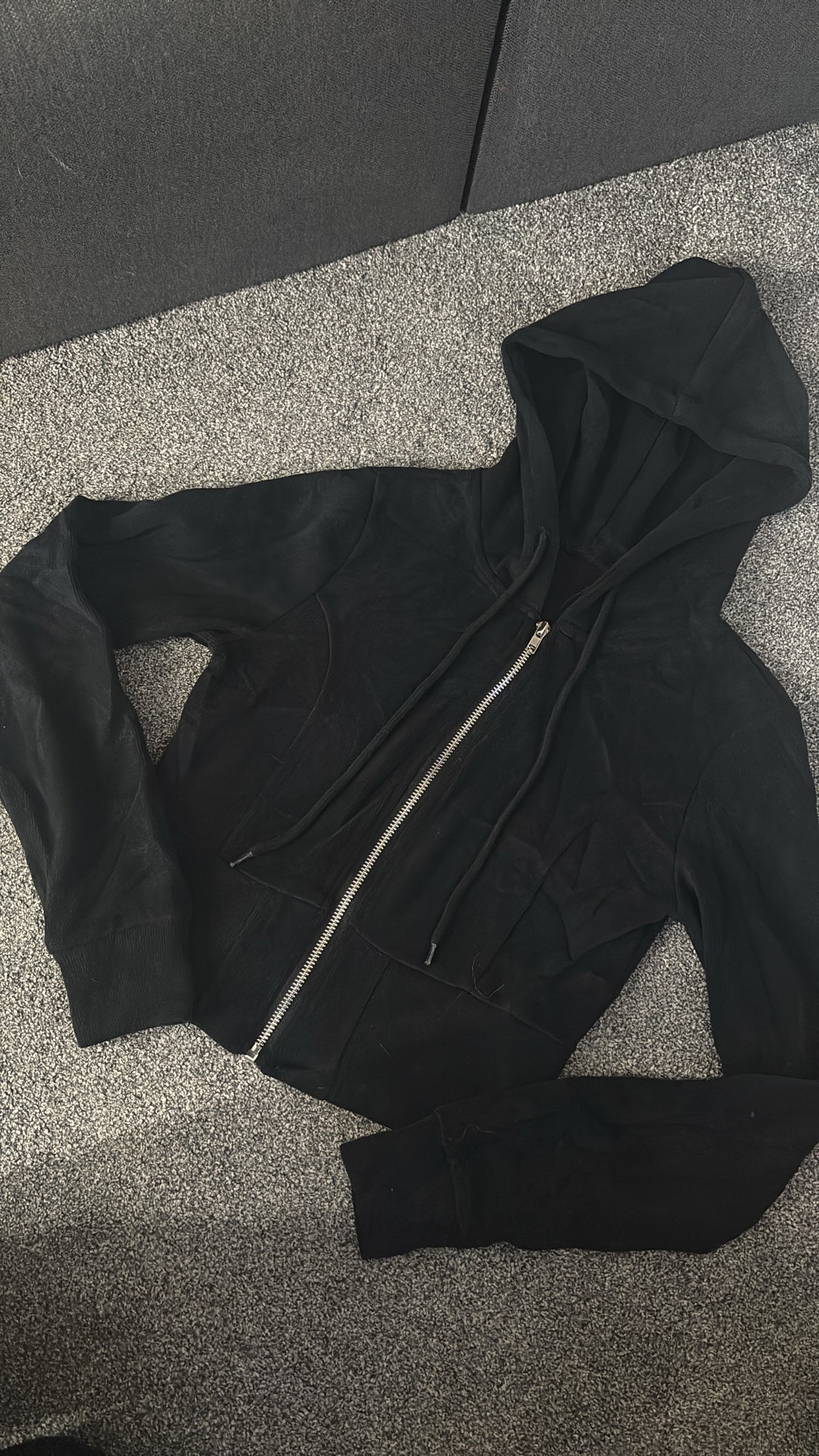 Black cropped zip up hoodie size small -Rg