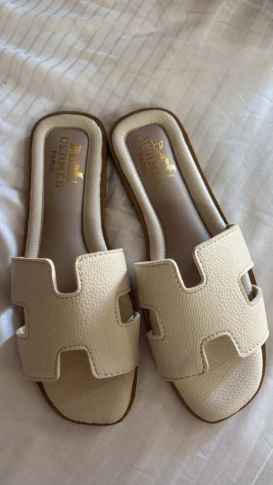 Cream/ beige Slidders size 5 -Rg