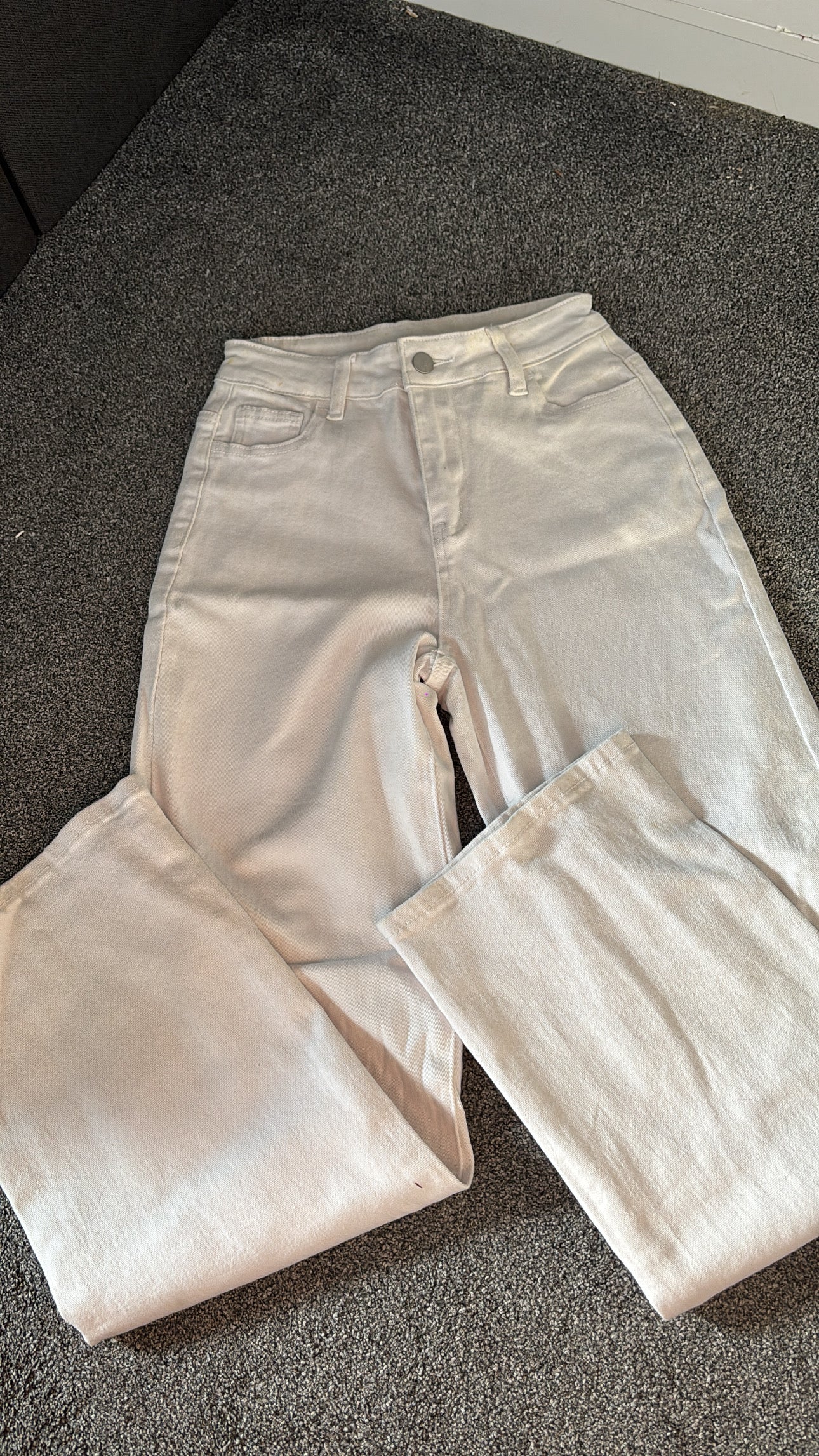 White jeans size XS pre loved -Rg