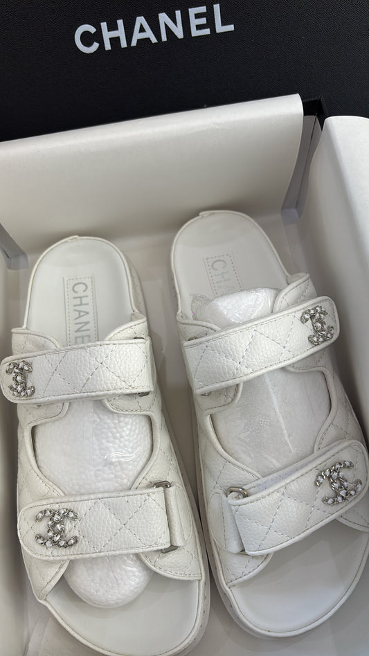 White c sandals size 5.5 comes with box -Rg