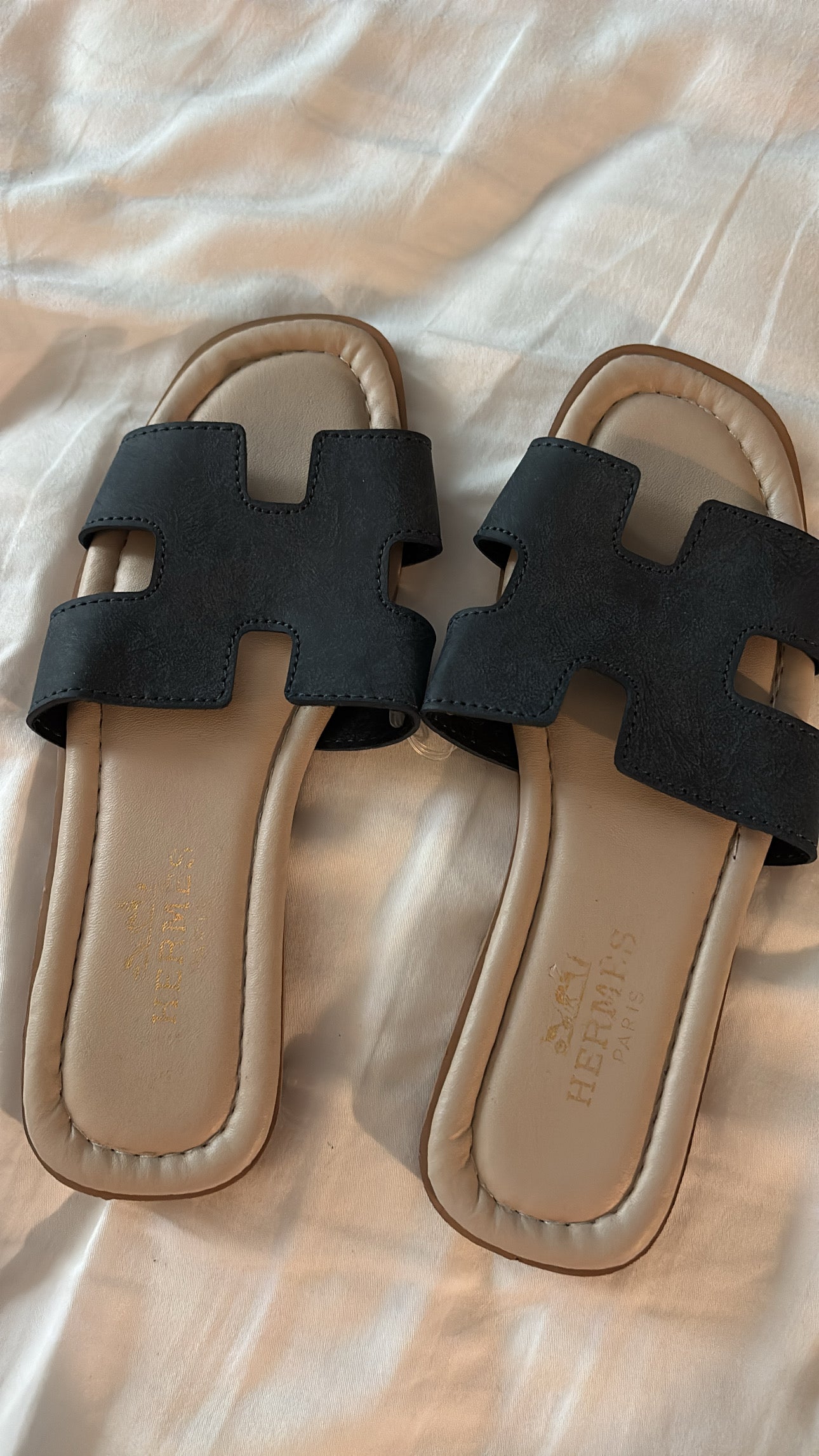Navy blue and beige Slidders size 37/ size 4 -Rg