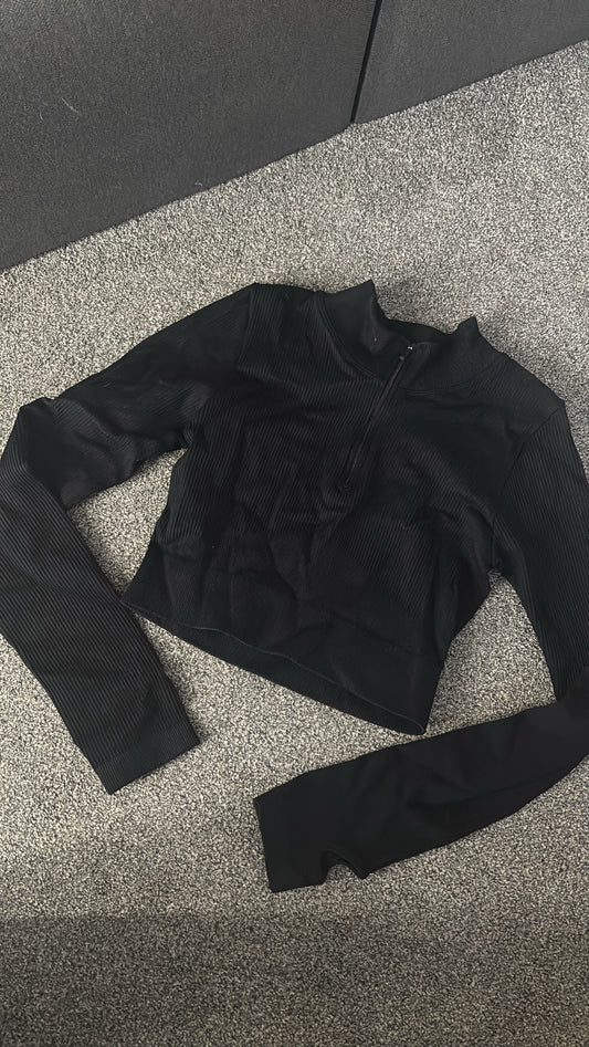 Black cropped quarter zip size small -Rg