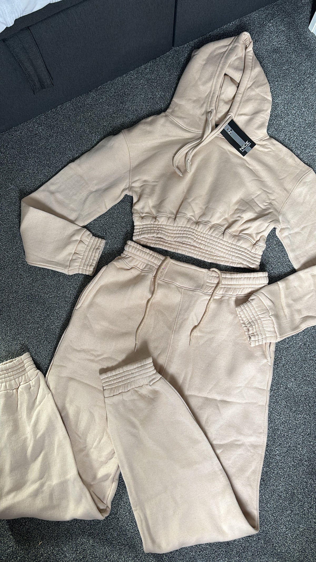 Beige tracksuit size large -Rg