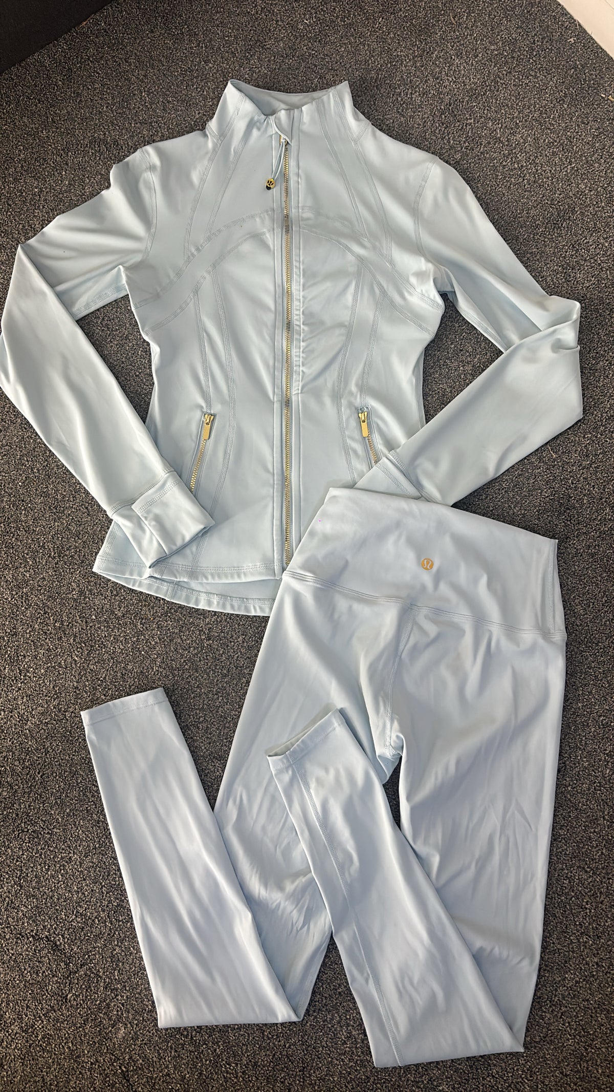 Baby blue with gold lulu gym set sizs XS pre loved -Rg