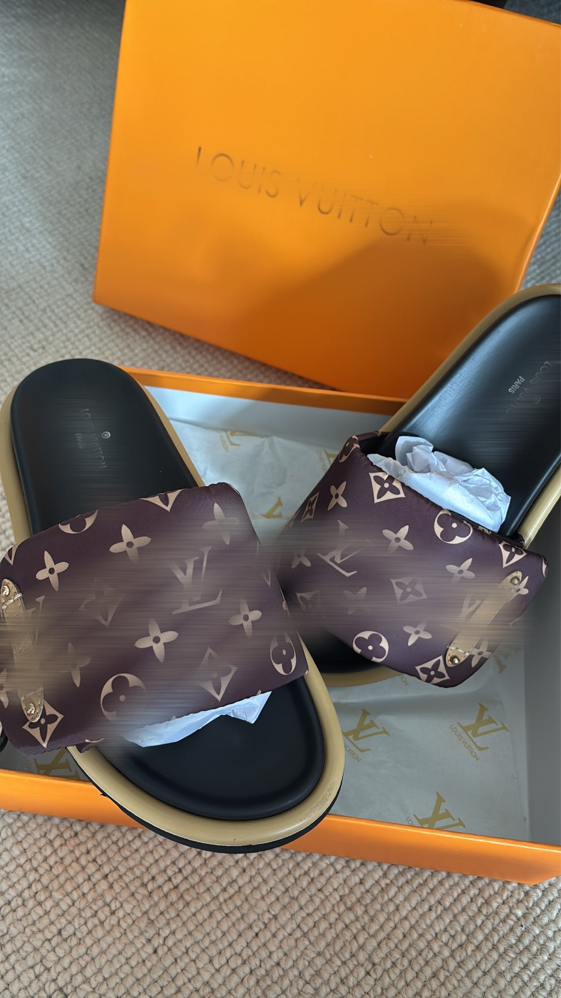 Brown pillow Slidders come with box -Rg