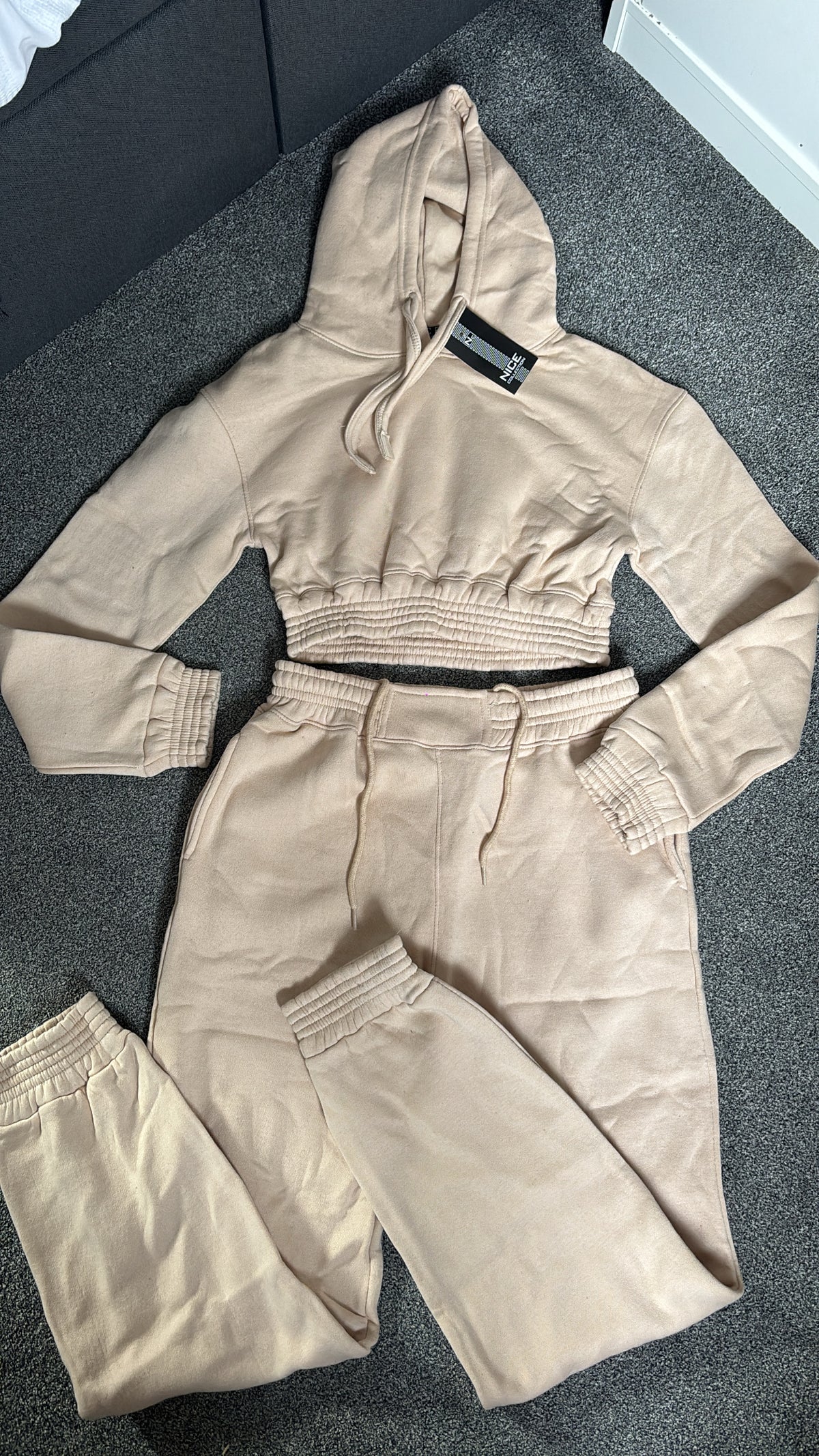 Beige tracksuit size large -Rg
