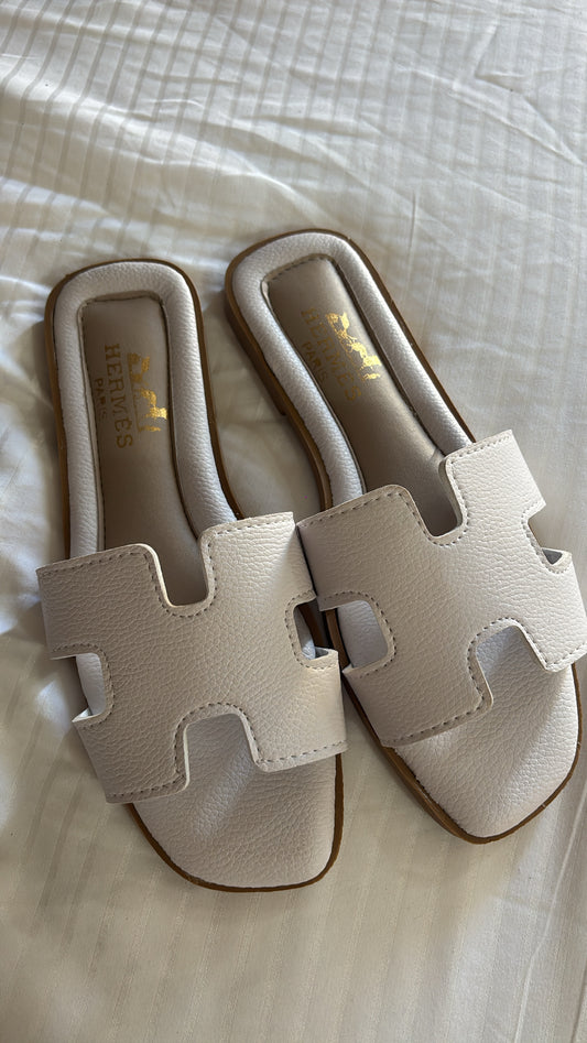 White Slidders size 6 -Rg
