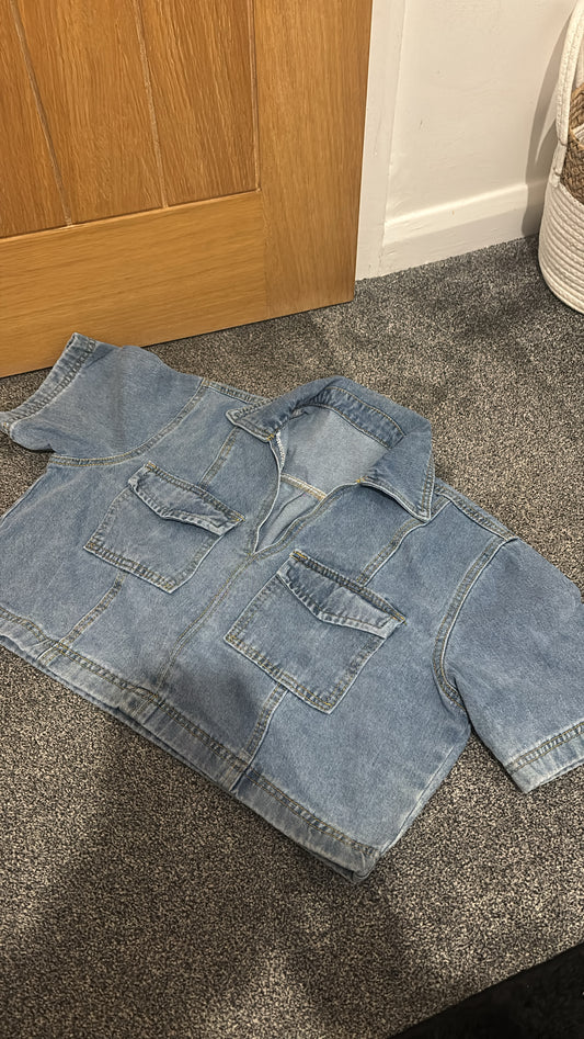 Denim cropped short sleeve top pre loved size medium-Rg