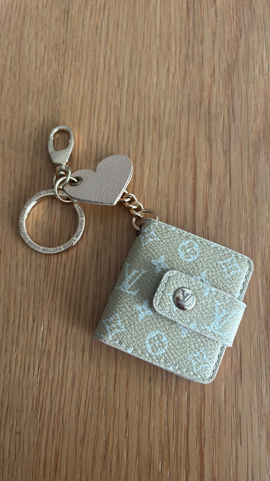 Key chain beige flower -Rg