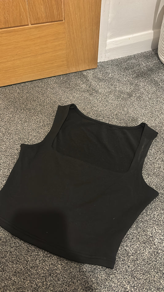 Black best top pre loved size small -Rg