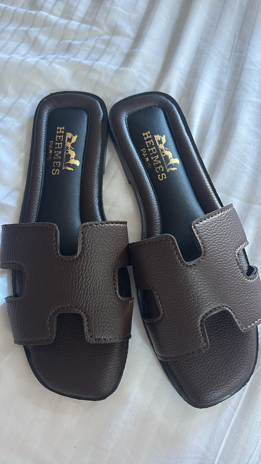 Dark brown Slidders size 6 -Rg