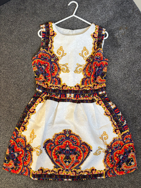 White mini dress with red patterns size XS -Rg
