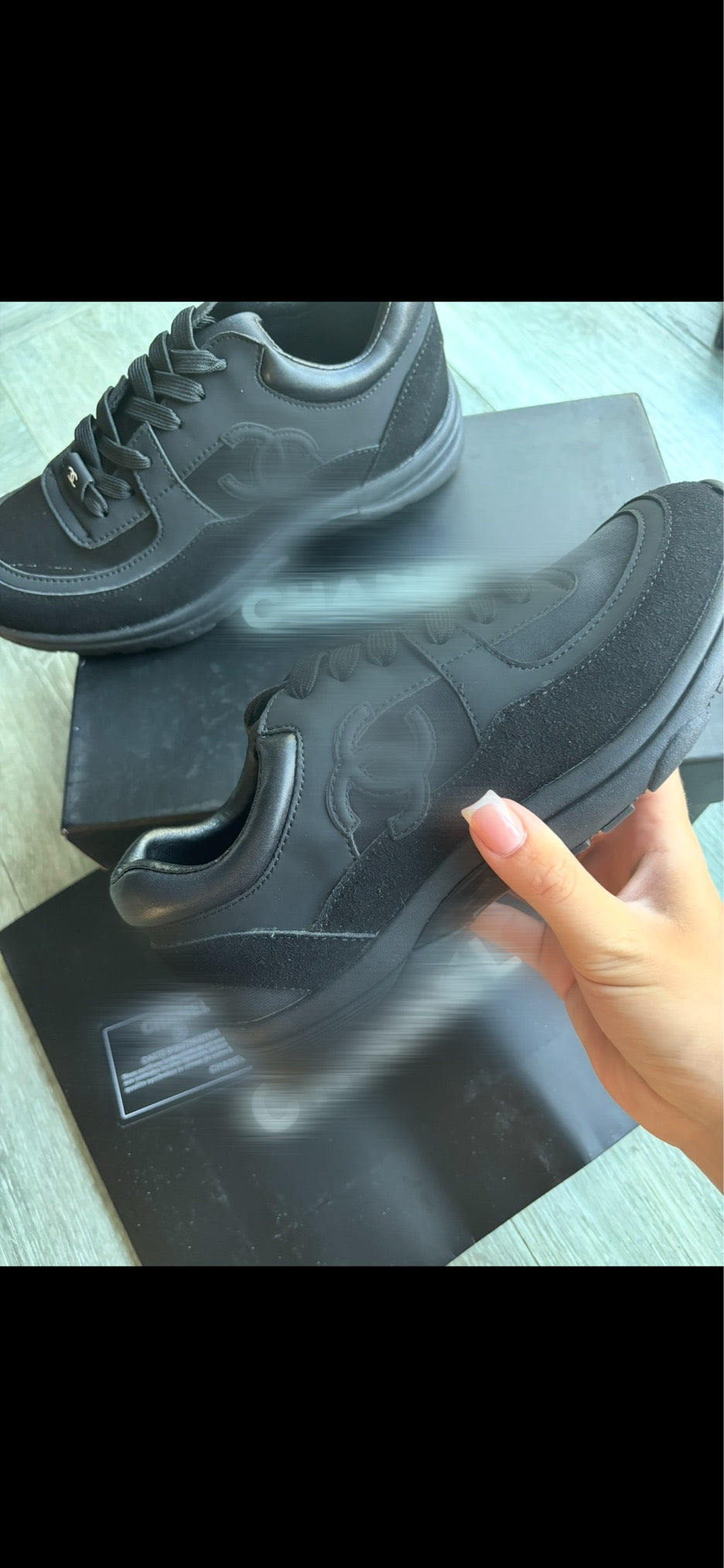 Full black trainers c size 5 comes with box -Rg
