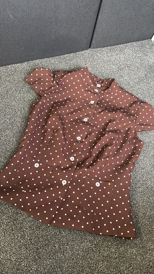 Brown and white Poka dot short sleeve top size XS -Rg