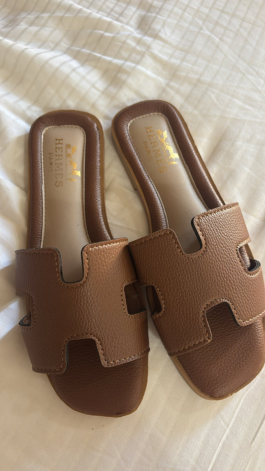 Brown Slidders size 5 -Rg