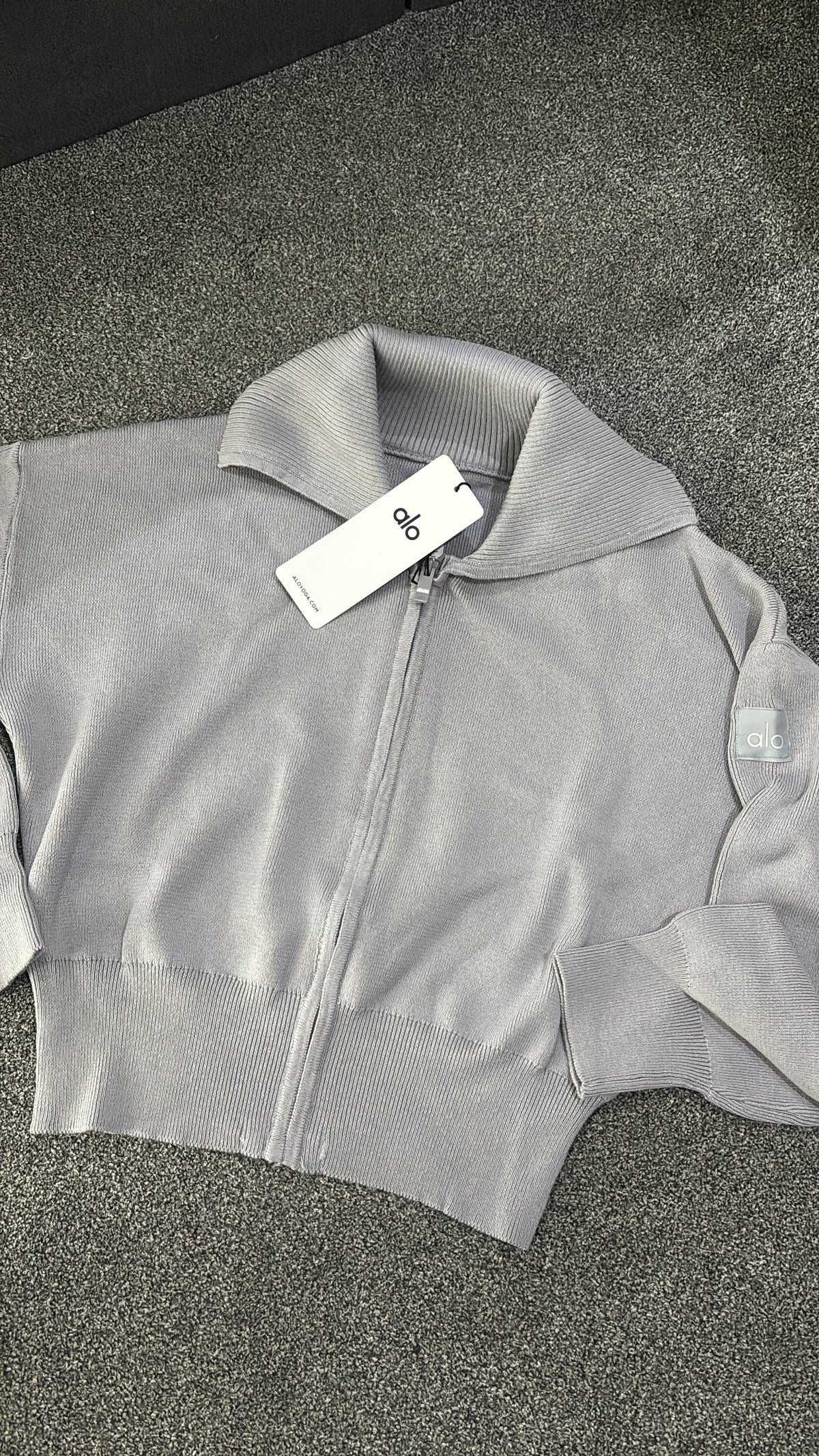 Grey zip up knitted jacket size small -Rg