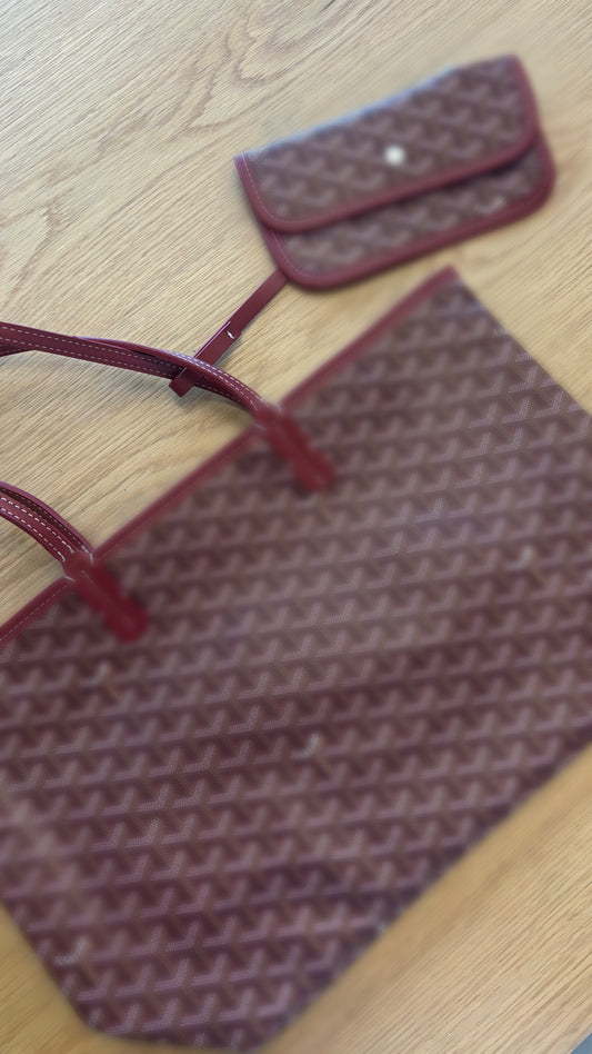 Burgundy shoulder bag