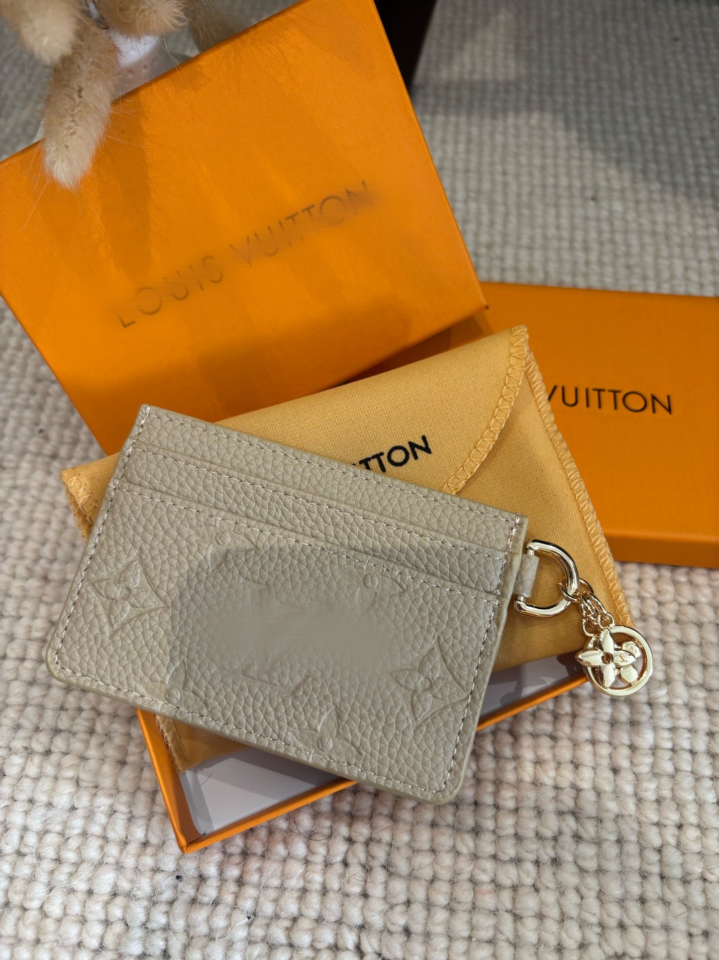 Beige flower card holder comes with box -Rg
