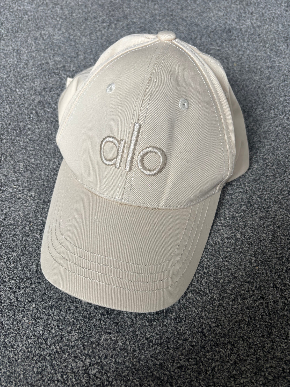 Beige a hat pre loved -Rg