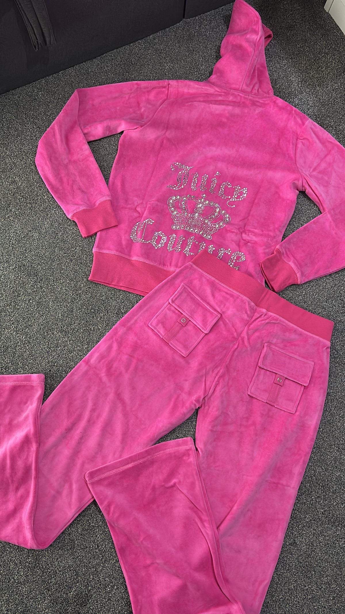 Hot pink tracksuit size large-Rg