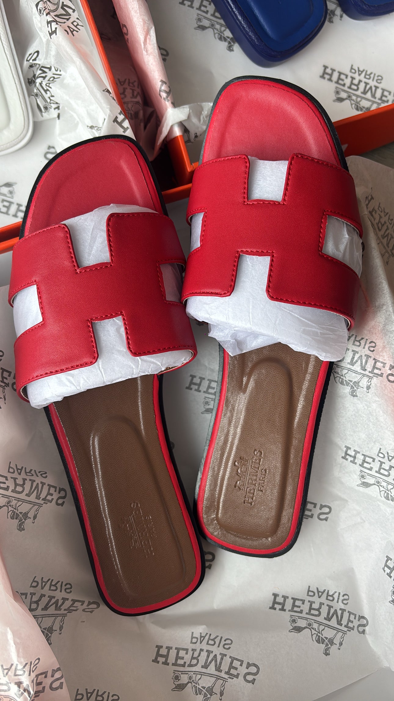 Red H Slidders size 6 comes with box -Rg