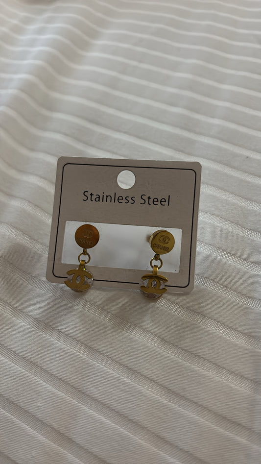 Gold dangling c earrings-Rg