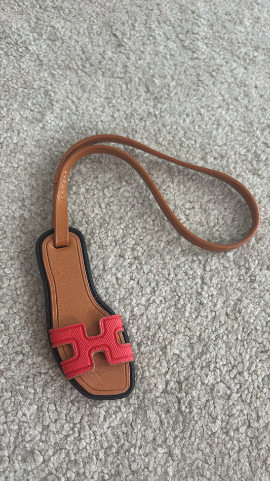 Red h slidder key chain -Rg