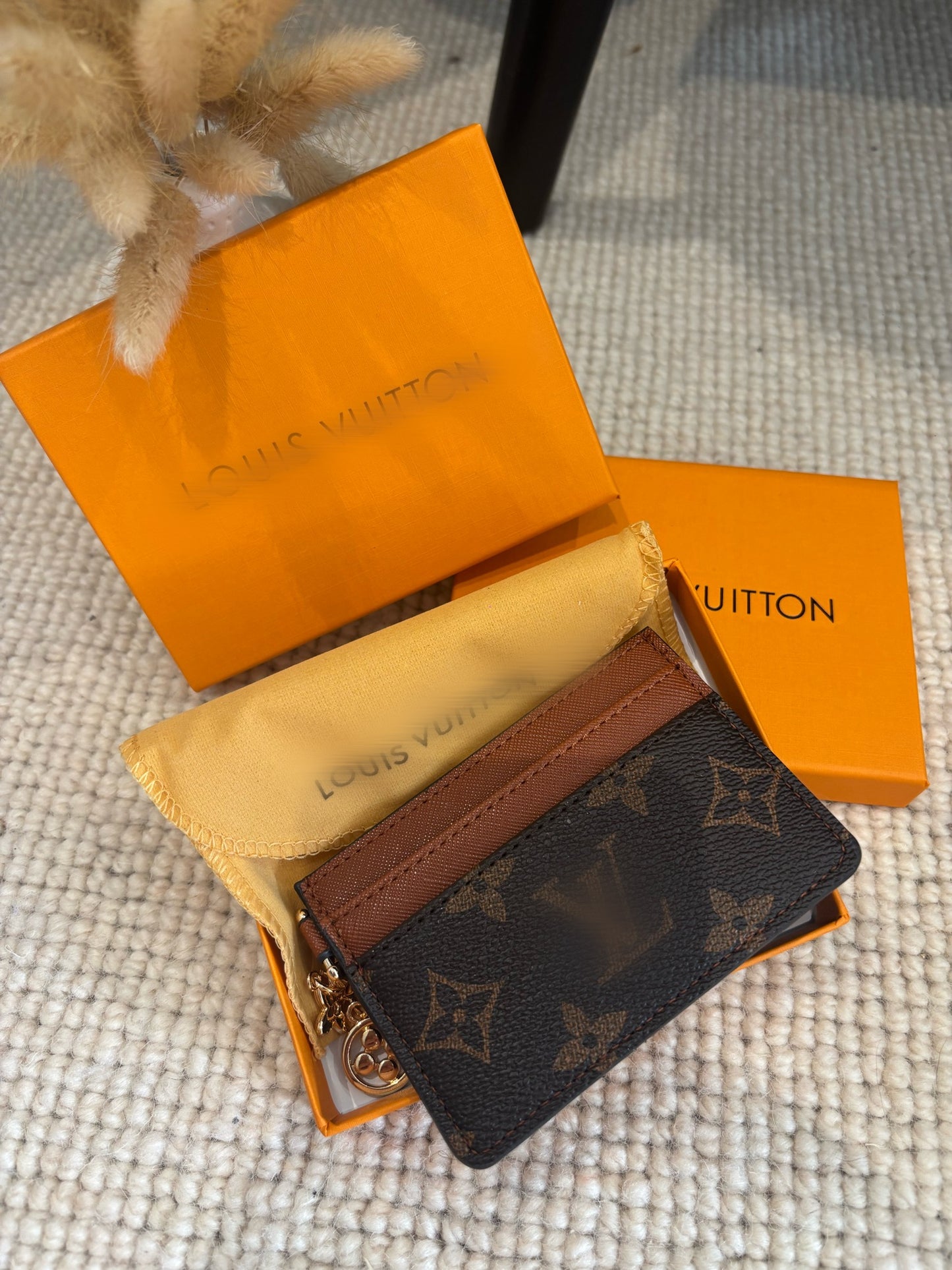 Brown flower with brown card holder comes with box -Rg