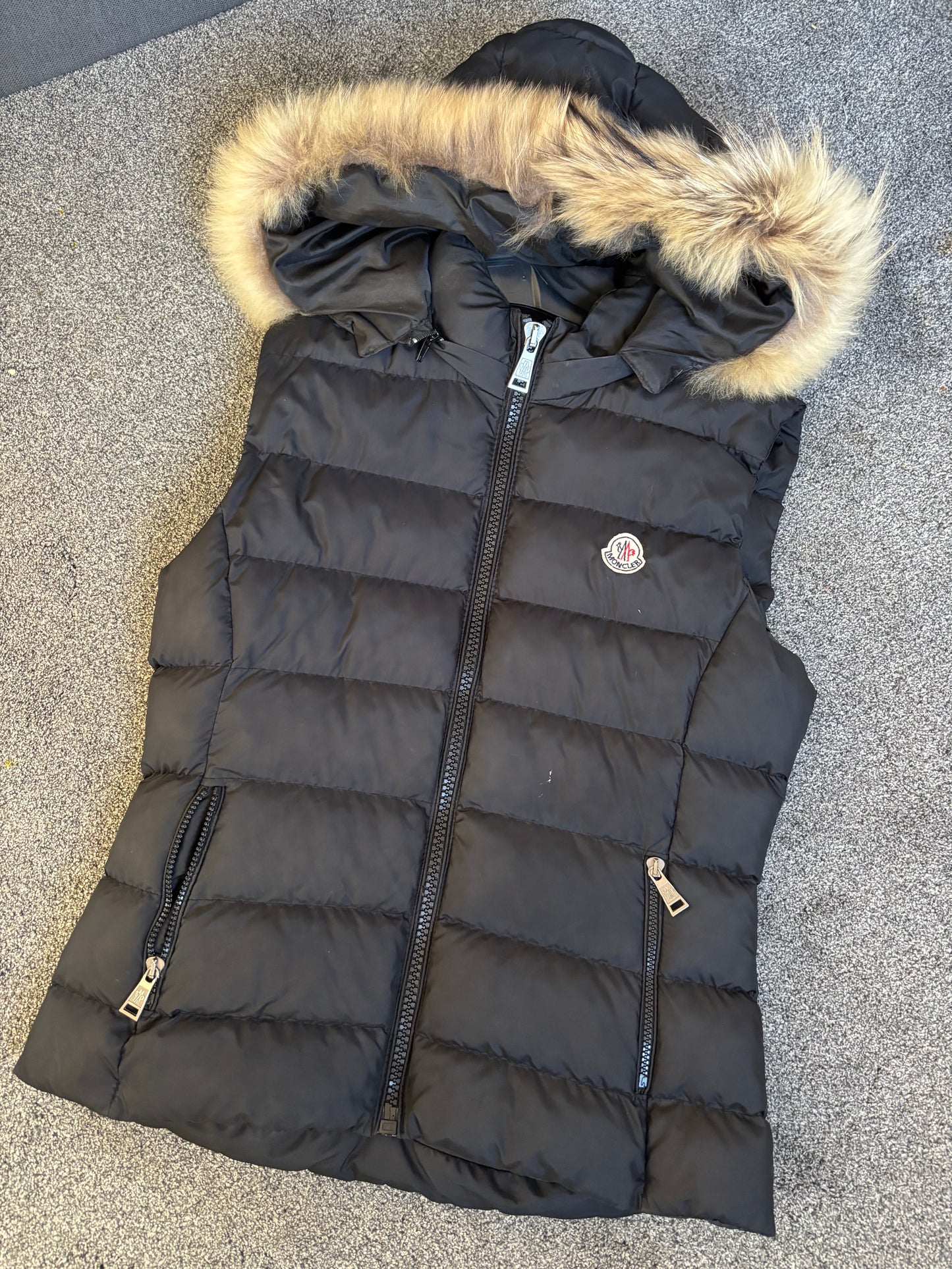 Black m body warmer with fur size XS Pre loved -Rg
