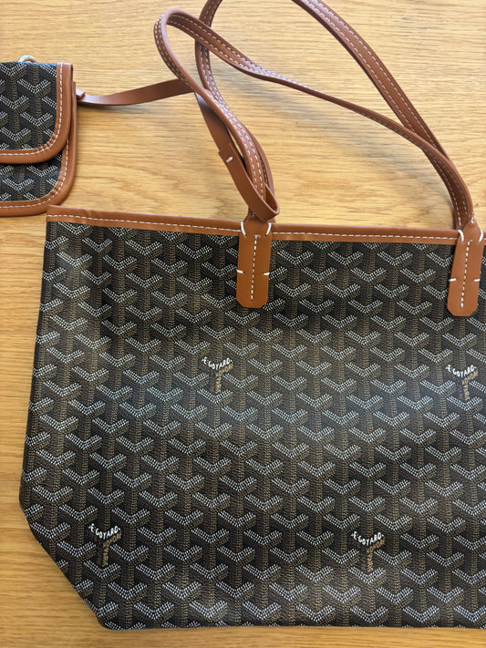 Brown G shoulder bag