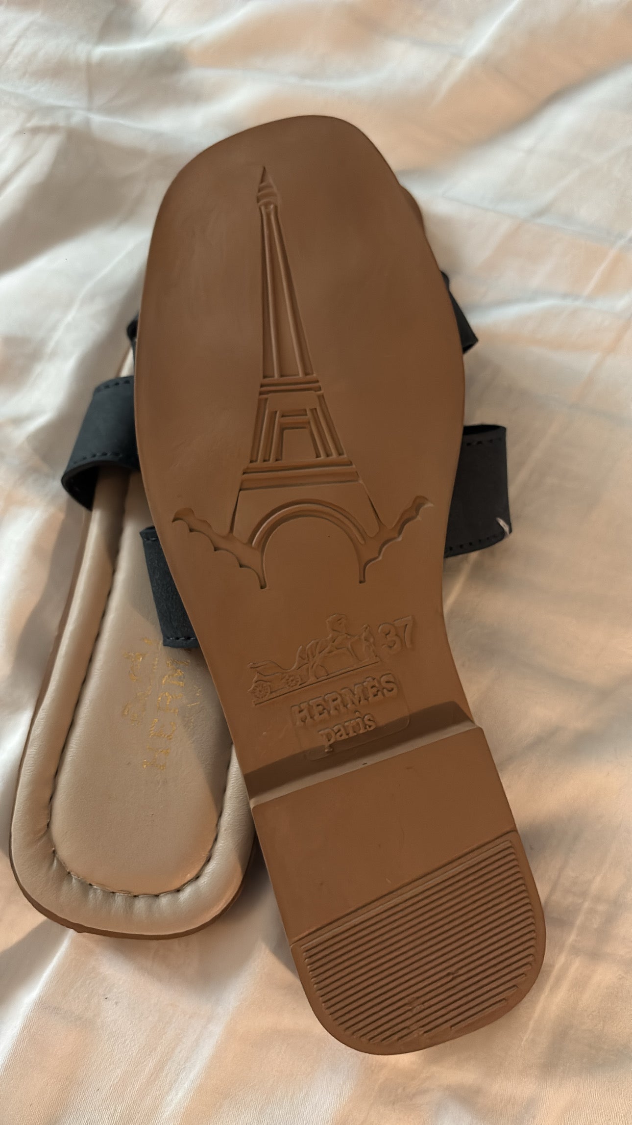 Navy blue and beige Slidders size 37/ size 4 -Rg