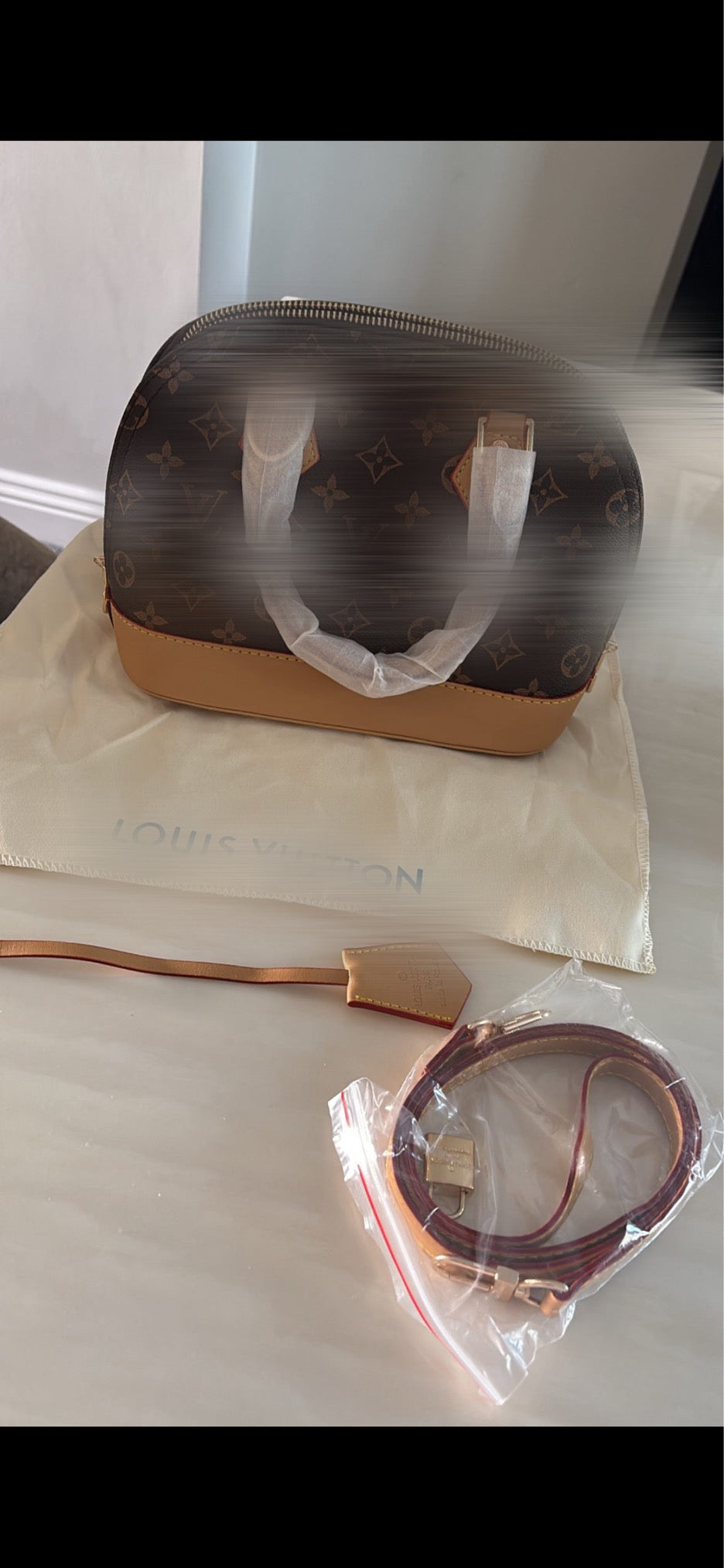 Brown L handbag with long strap -Rg