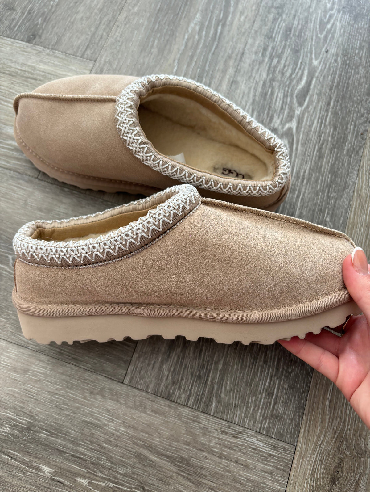 Beige slippers size 5 -Rg