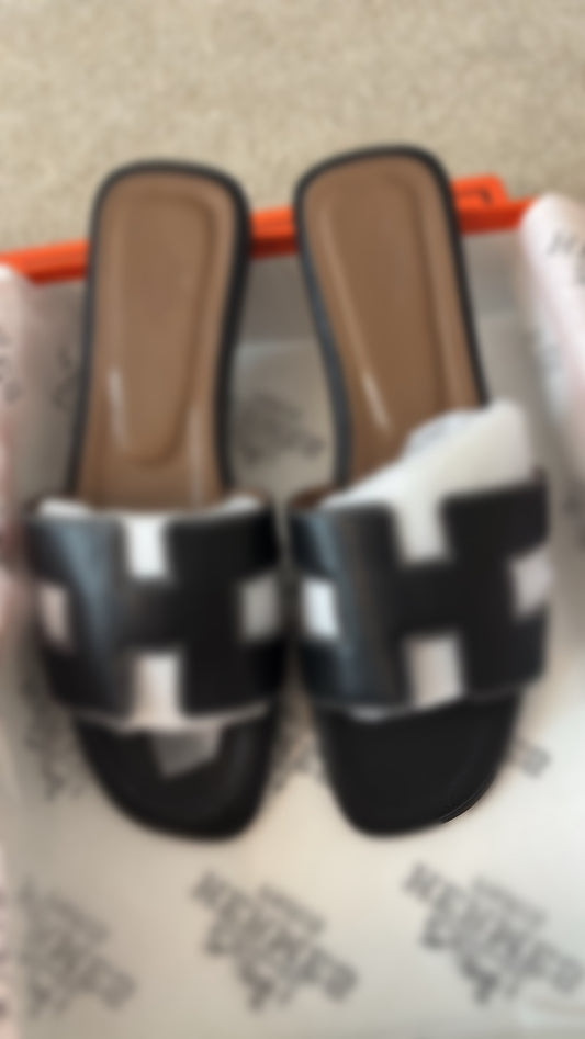 Black sliders size 5